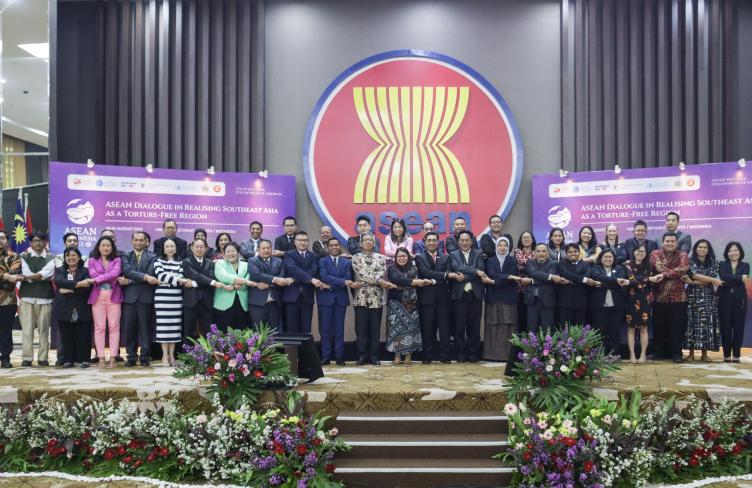 Participants at the AICHR regional dialogue