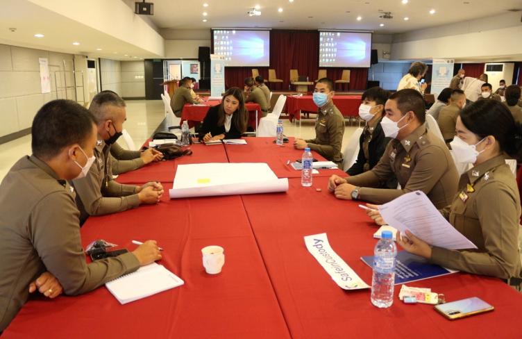 APT leads a workshop with Thai police